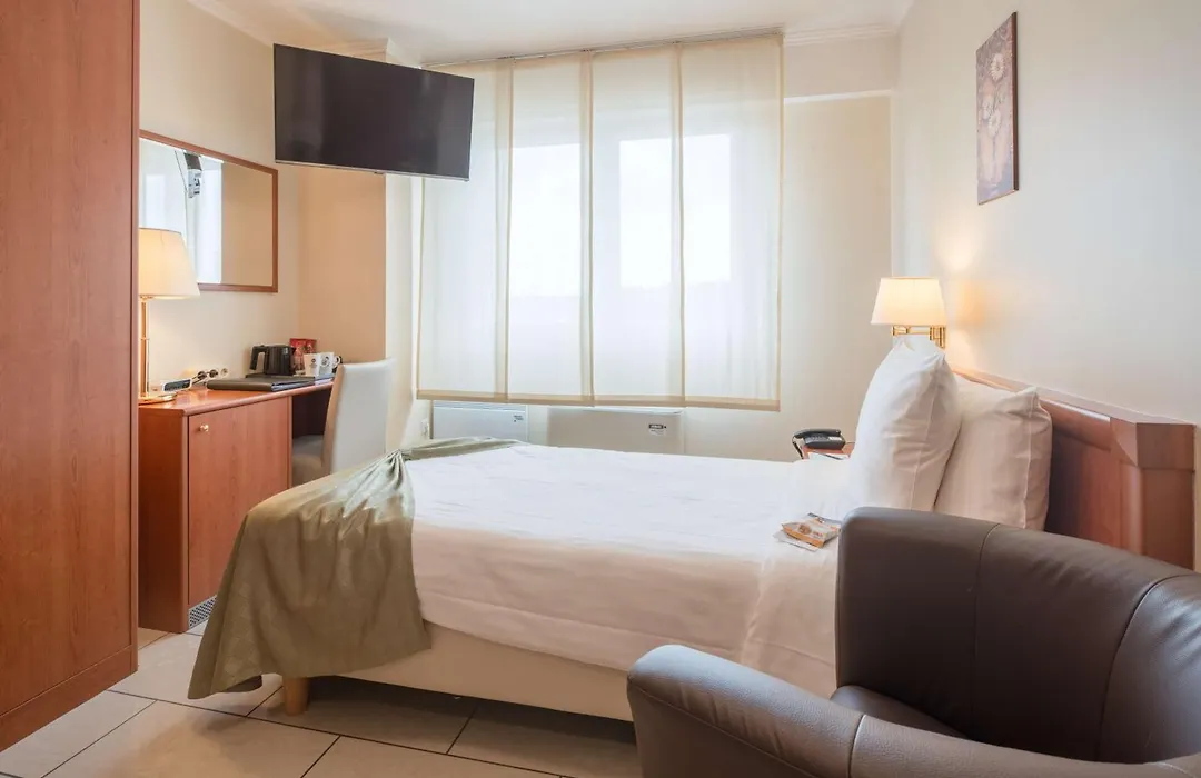 Best Western Plus Grand Hotel Victor Hugo-1